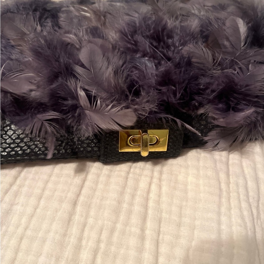 Elegant Feathered Clutch in Gray and Black - Picture 5 of 5